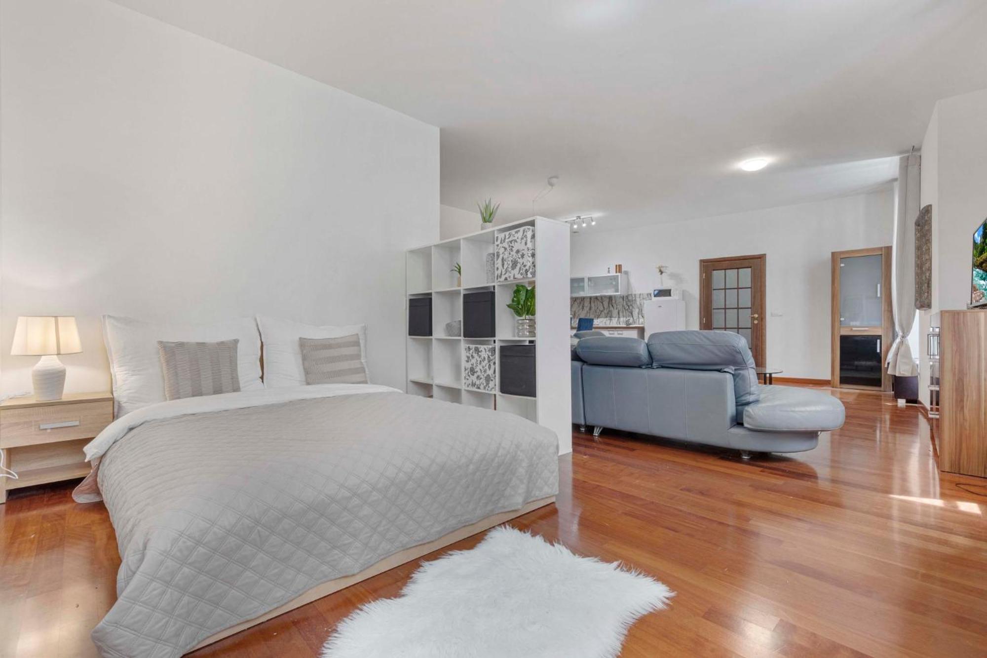 Charming Apartment In The Heart Of Bratislava Exterior photo