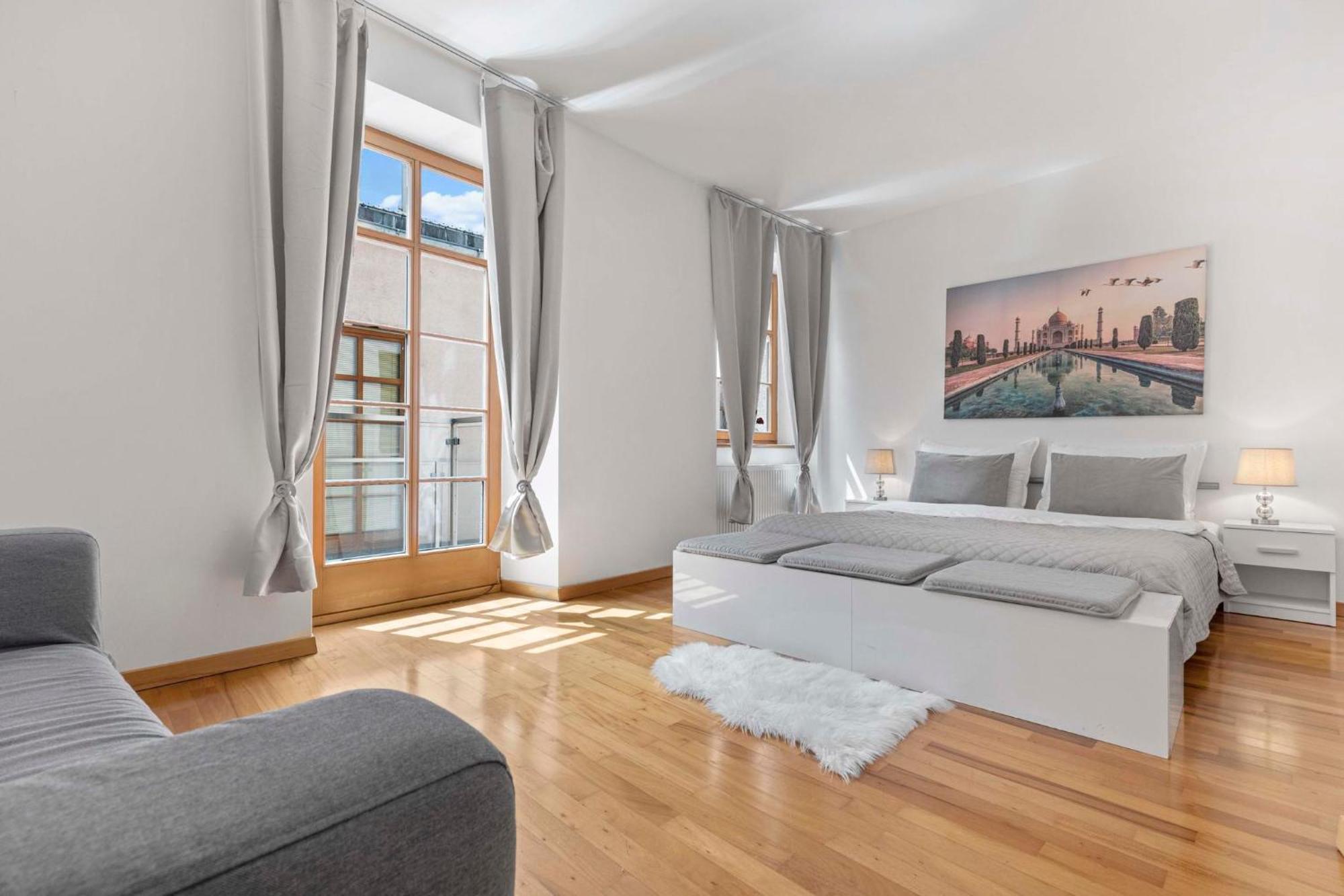 Charming Apartment In The Heart Of Bratislava Exterior photo
